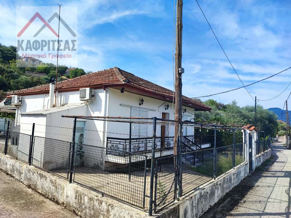 Παμφίο Θέρμου: Ισόγεια κατοικία 80 τ.μ. σε έκταση 2,5 στρεμμάτων με ελιές – 65.000€